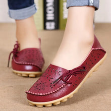 Load image into Gallery viewer, Flat Shoes Women Breathable Leather Loafers Women Casual Shoes Slip On Moccasins Zapatos Para Mujeres Comfortable Flats Female