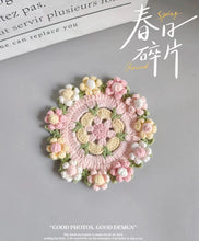 Load image into Gallery viewer, Hand-crocheted Small Daisy Coasters, Anti-scalding and Heat-insulating Cushions, Wool Coasters, Gifts for Girlfriends, Flower Slices in Large Quantities