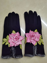 Load image into Gallery viewer, Ethnic Embroidery and Velvet Warm Embroidery Gloves Refer To Touch-screen Gloves and Velvet Cycling Five-finger Gloves
