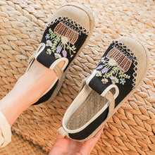 Load image into Gallery viewer, New Ethnic Style Embroidered Cloth Shoes Shallow Mouth One Pedal Low Top Old Beijing Cloth Shoes Woven Round Head Cloth Shoes Women