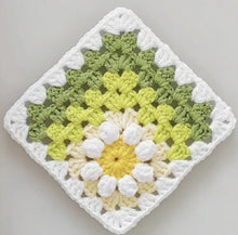 Load image into Gallery viewer, Hand-crocheted Small Daisy Coasters, Anti-scalding and Heat-insulating Cushions, Wool Coasters, Gifts for Girlfriends, Flower Slices in Large Quantities
