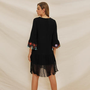 The suzucial stitched V-neck horn sleeve national embroidered bohmian dress.