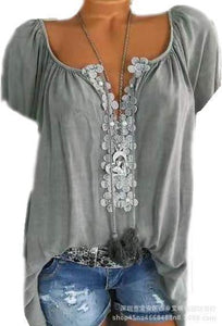 A Short-sleeved Shirt with A Short-sleeved Lace.