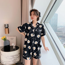 Load image into Gallery viewer, Summer new daisy pajamas women&#39;s fashion short-sleeved ice silk home suit.