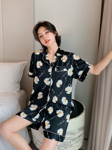 Summer new daisy pajamas women's fashion short-sleeved ice silk home suit.