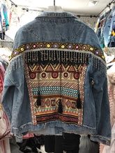 Load image into Gallery viewer, National Wind Embroidery  Old Water-washing and Denim Jacket.