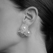 Load image into Gallery viewer, The texture of the stud earrings touched my pearl-like earrings