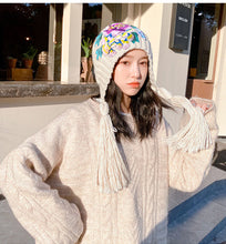 Load image into Gallery viewer, National embroidered women&#39;s fall and winter versatile thickened warm ear protection  wool hat knitting sweet and lovely