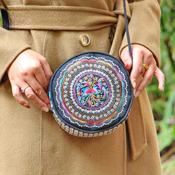 New Ethnic Style Embroidery Bag Retro Canvas Leisure Small Round Bag Women's Bag Exquisite One Shoulder Oblique Straddle Bag
